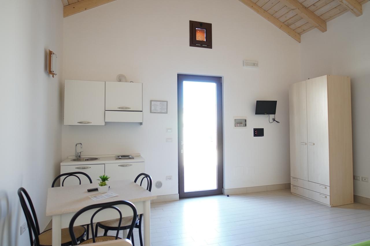 Il Giardino Del Tiglio Bed & Breakfast Uggiano La Chiesa Eksteriør bilde