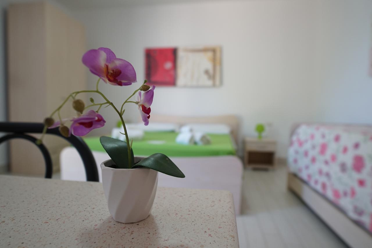 Il Giardino Del Tiglio Bed & Breakfast Uggiano La Chiesa Eksteriør bilde