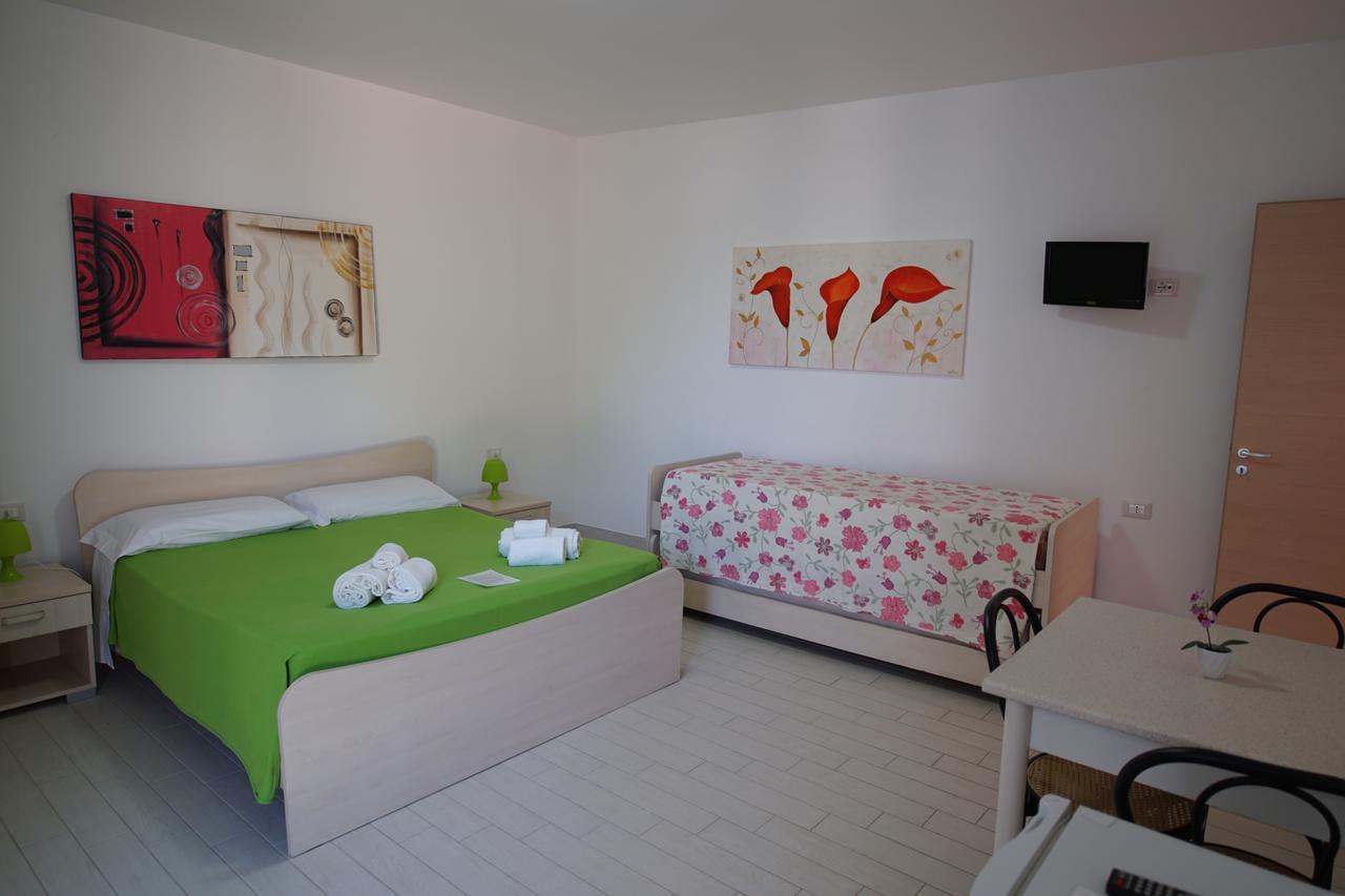Il Giardino Del Tiglio Bed & Breakfast Uggiano La Chiesa Eksteriør bilde
