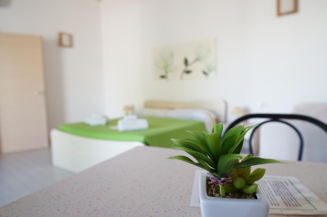 Il Giardino Del Tiglio Bed & Breakfast Uggiano La Chiesa Eksteriør bilde