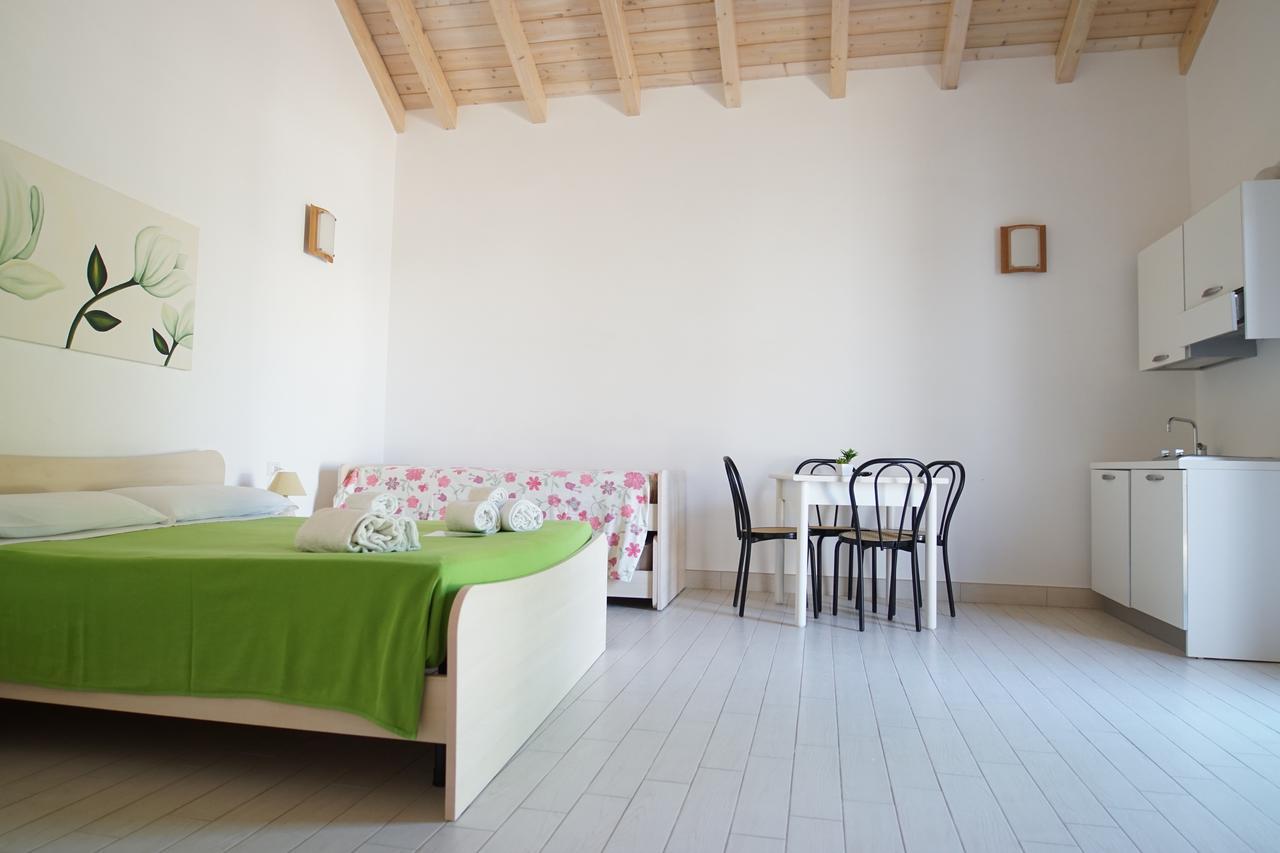 Il Giardino Del Tiglio Bed & Breakfast Uggiano La Chiesa Eksteriør bilde