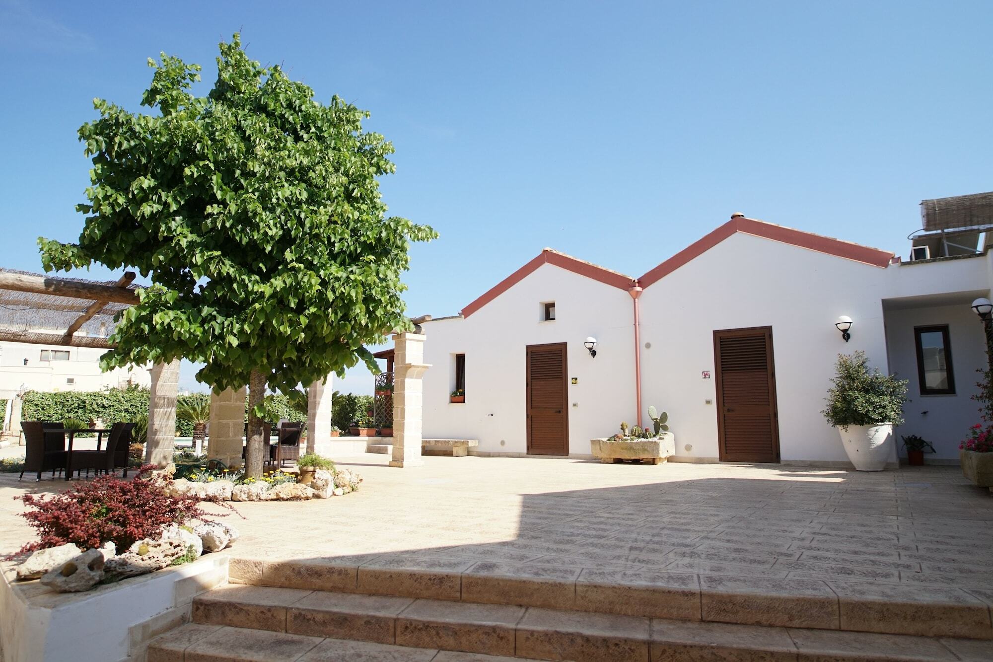 Il Giardino Del Tiglio Bed & Breakfast Uggiano La Chiesa Eksteriør bilde